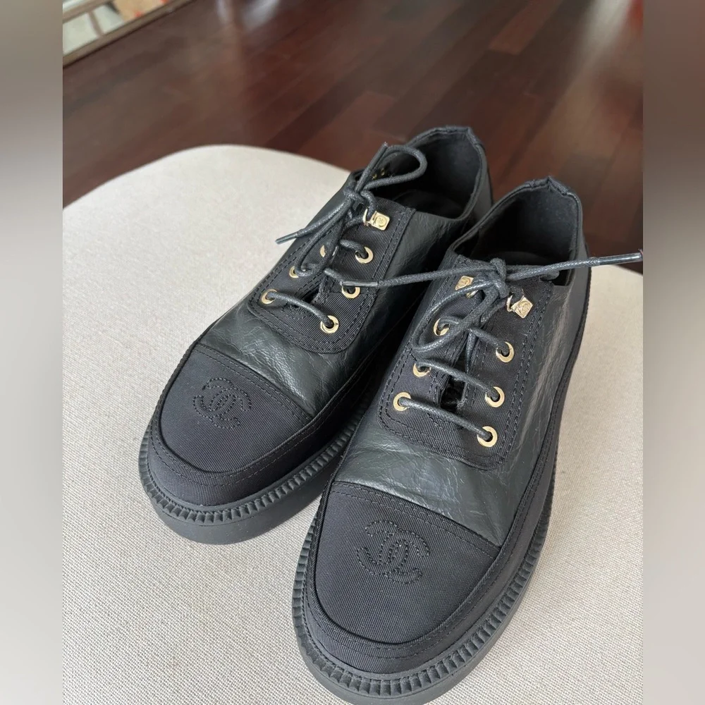 Chanel Loafers 21B Black CC Lace Up Oxford Platform Shoes EUR 40 US 9 - Picture 3 of 16